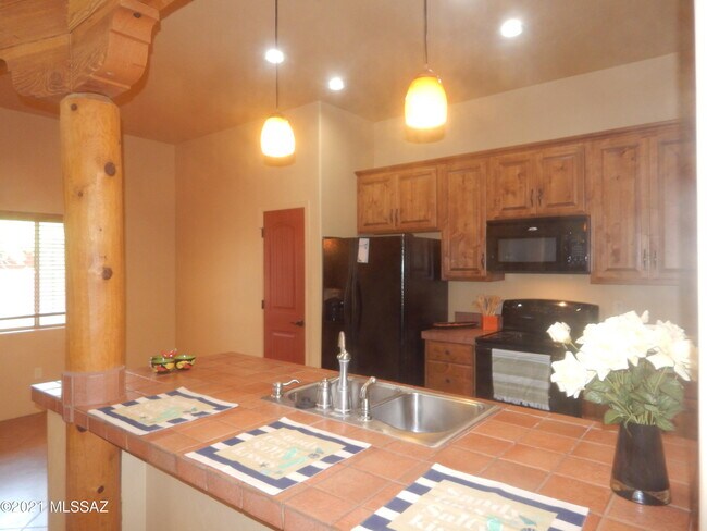 Building Photo - 1741 N Lone Ridge Pl