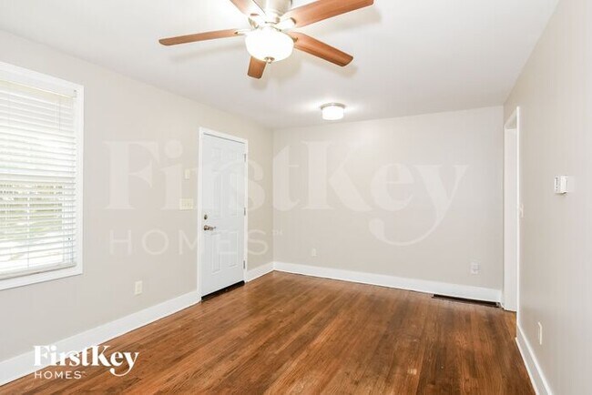 Foto del edificio - 1872 Bonniview St SW