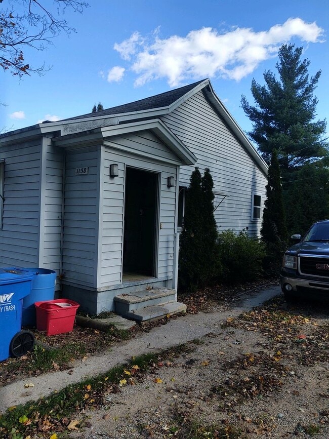 Building Photo - 1138 Riverside St