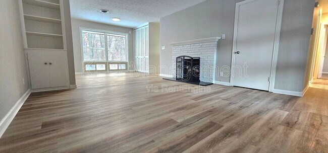 Photo - 3080 Southdale Dr Apartment