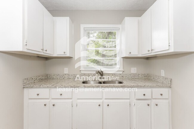 Foto del edificio - 214 Evergreen St