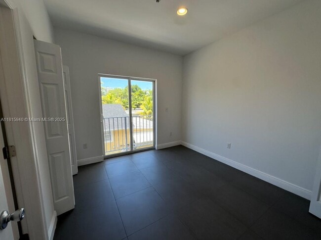 Building Photo - 346 NW 35th St