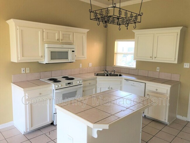 Building Photo - 221 Briarhaven Dr