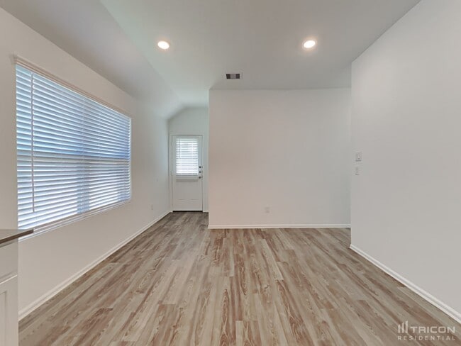 Building Photo - 210 Pine cavern dr