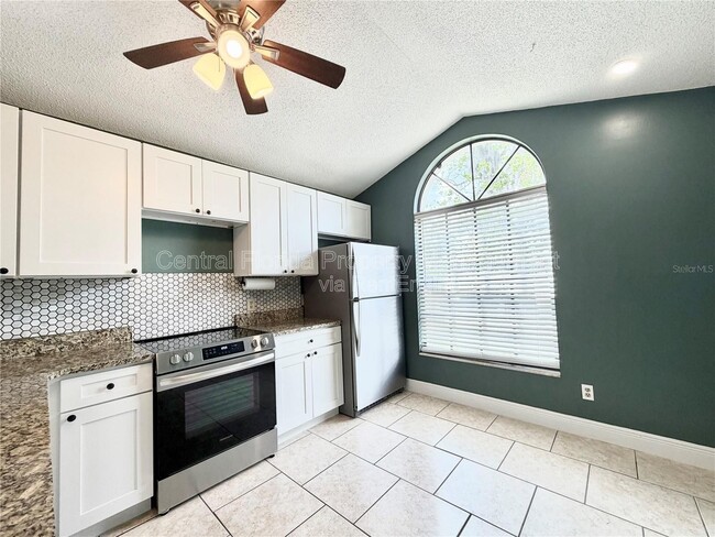Building Photo - 10227 Comfort Cir