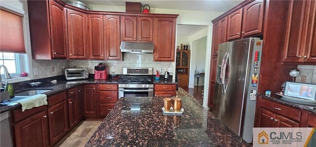 Foto del edificio - 18 Marcel Ln