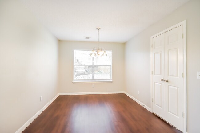 Building Photo - 19015 Oakway Dr