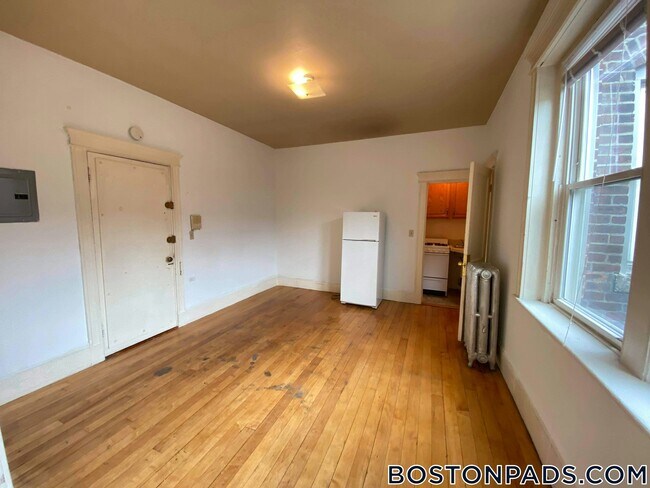 Foto del edificio - 46 Westland Ave