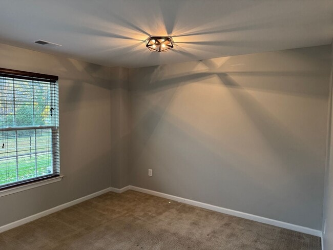 Building Photo - 1720 SF Townhome - 3 BR/1.5 BA in Vineland - Kings Crossing!