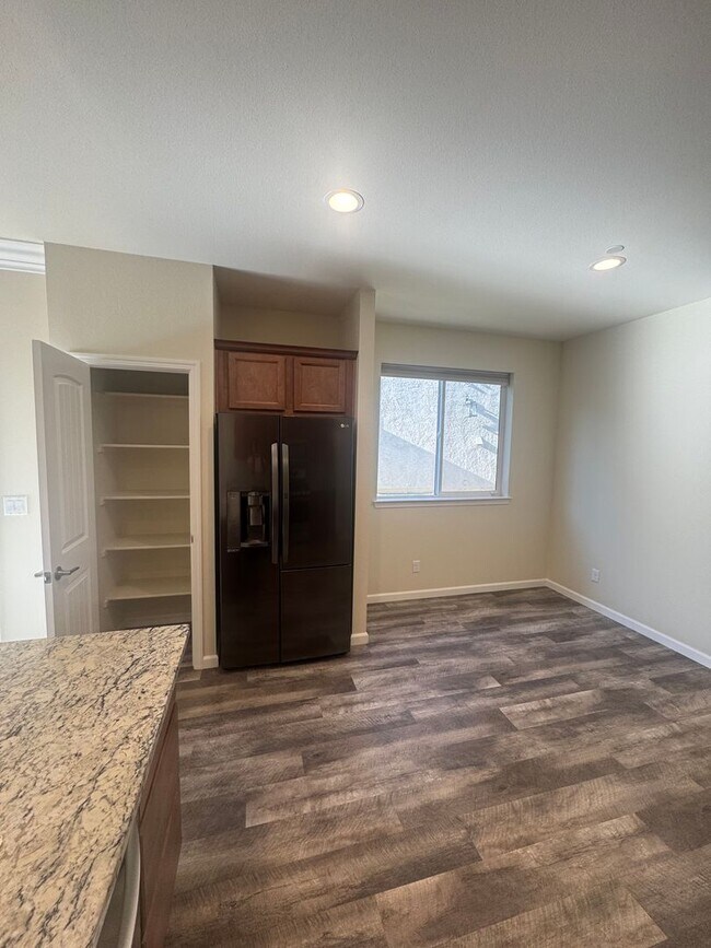 Building Photo - 842 Mission De Oro Dr