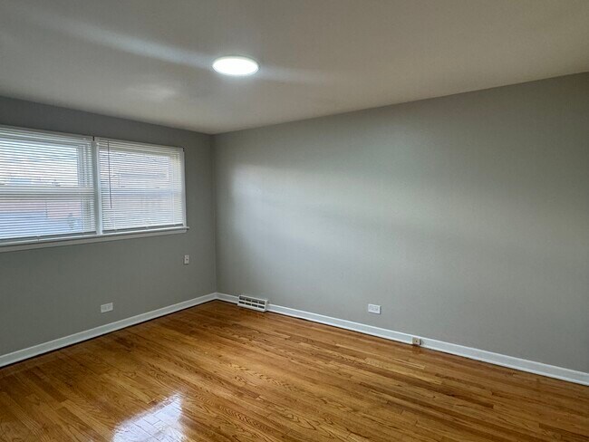 Foto del edificio - 1127 E 159th Pl