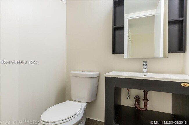 Foto del edificio - 16919 N Bay Rd