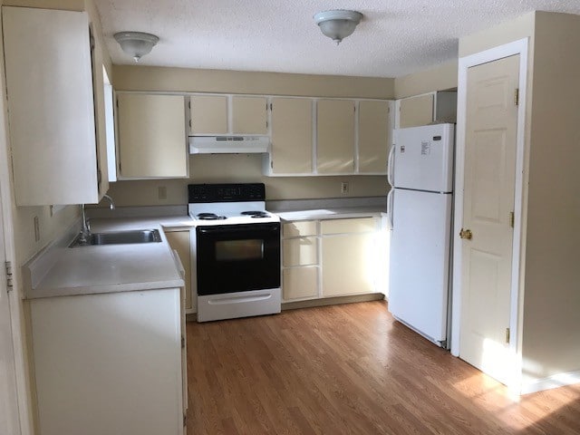 Building Photo - 10 Village Dr