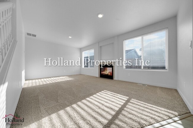 Building Photo - 9055 SW Sagert St
