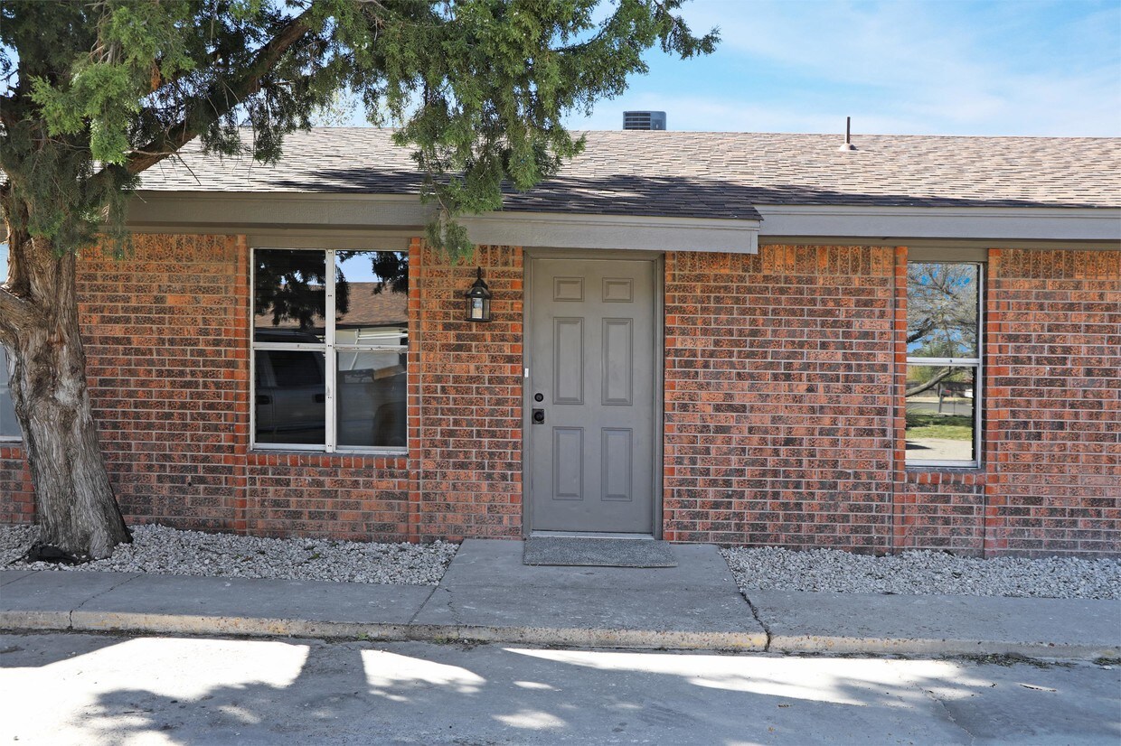 Primary Photo - 105 E Wolfcamp Dr