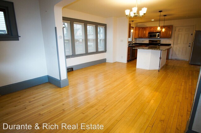 Building Photo - 2 br, 1 bath House - 6029 W Mitchell St.