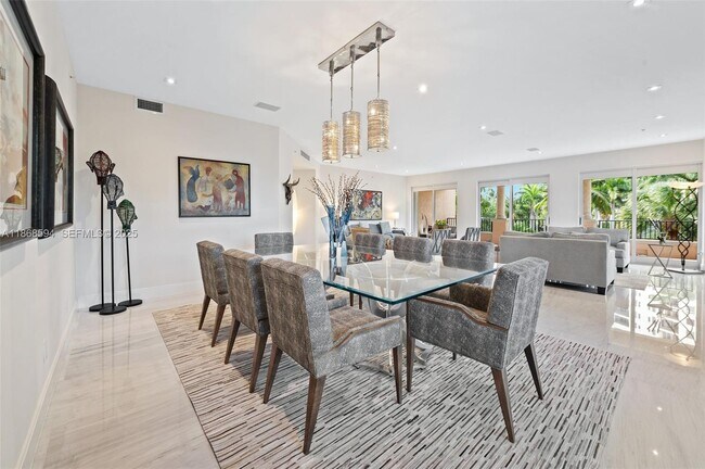 Foto del edificio - 13633 Deering Bay Dr