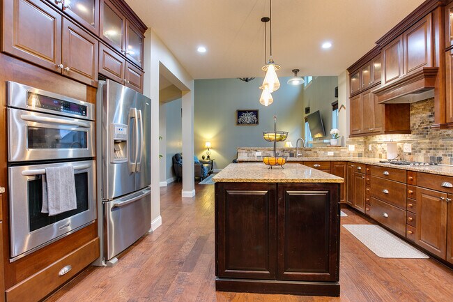 Building Photo - 3819 Pascolo Bend