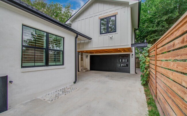 Foto del edificio - 6611 Rockbridge Ln