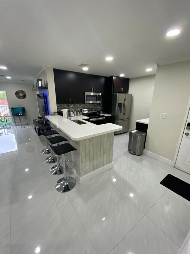 Foto principal - 4744 NW 114th Ave