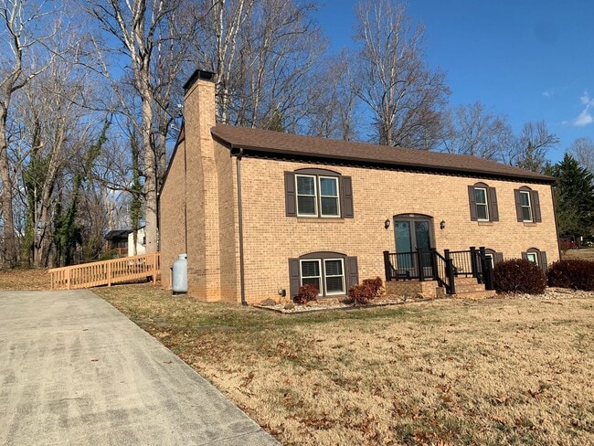 Photo - Split Foyer in Campbell County off 460 House