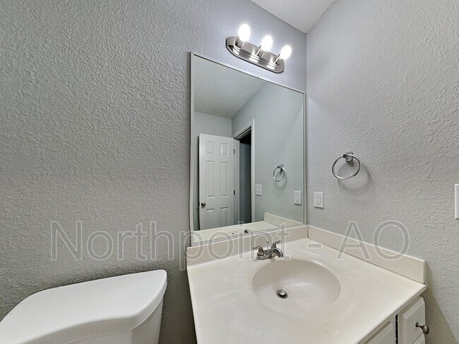 Foto del edificio - 309 NW Woodbury Dr
