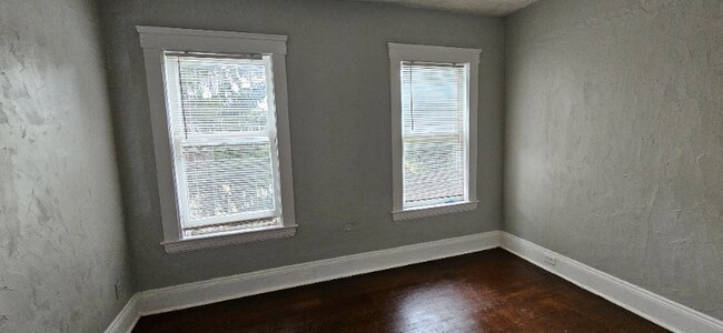 Foto del edificio - 563 E 118th St