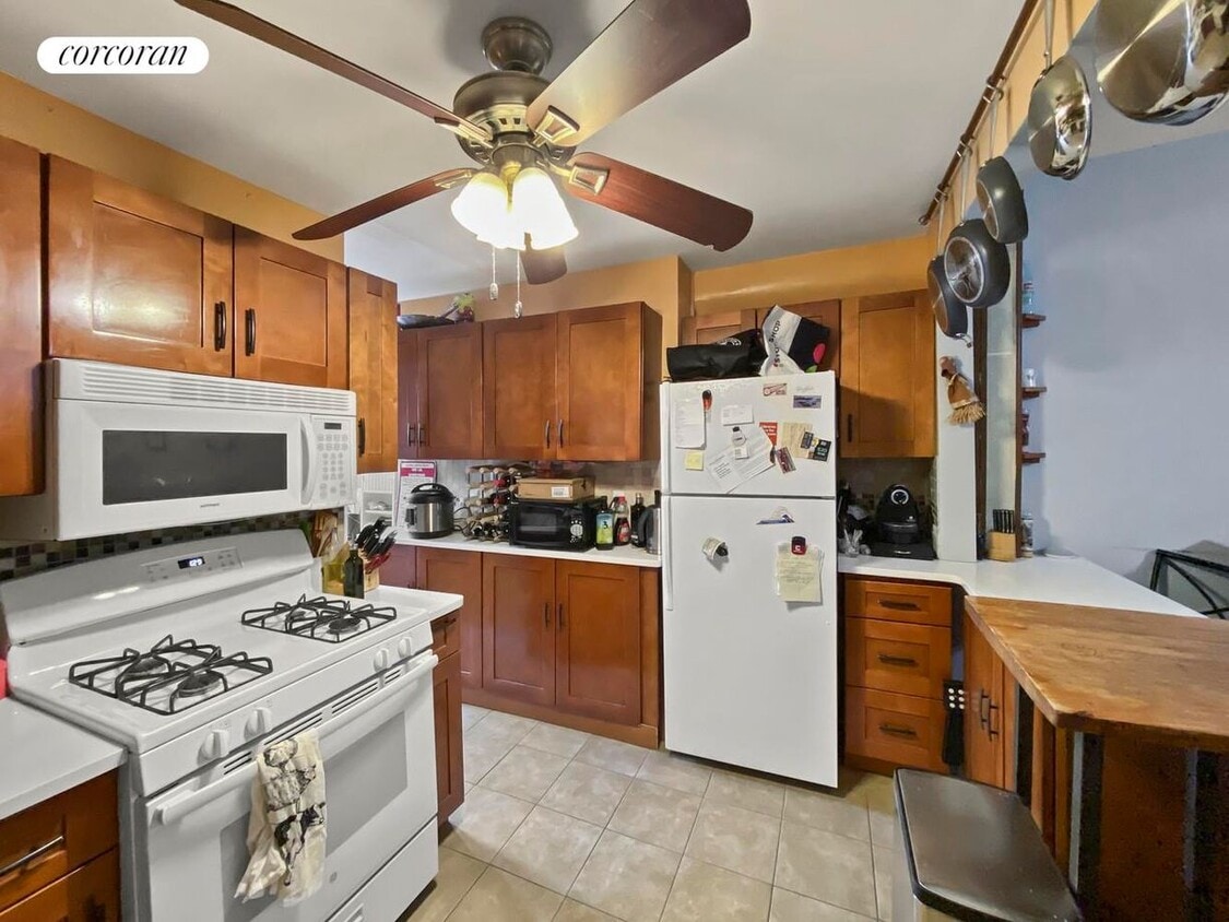 Primary Photo - 758 10th Ave