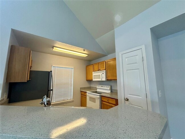 Foto del edificio - 9141 Lee Vista Blvd