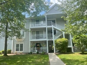 Building Photo - 124 Raintree Ln