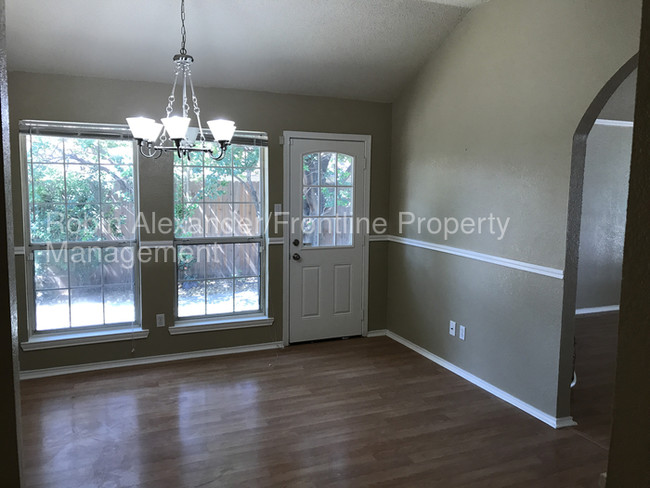 Building Photo - 816 Carrington Dr