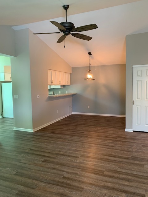Foto principal - 8985 Woodbridge Dr