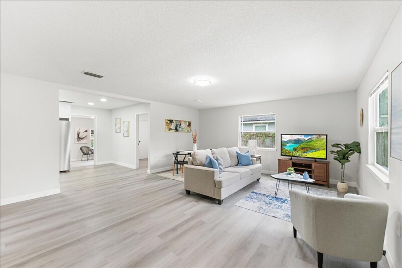 Foto principal - 5191 Tan St
