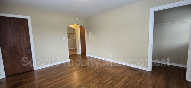 Foto del edificio - 1033 Edgewater Ave