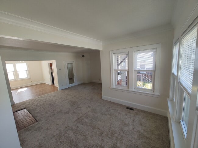 Building Photo - 712 4th St NW