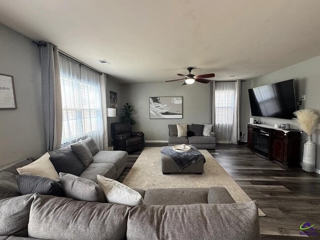 Building Photo - 211 Flowing Meadows Dr