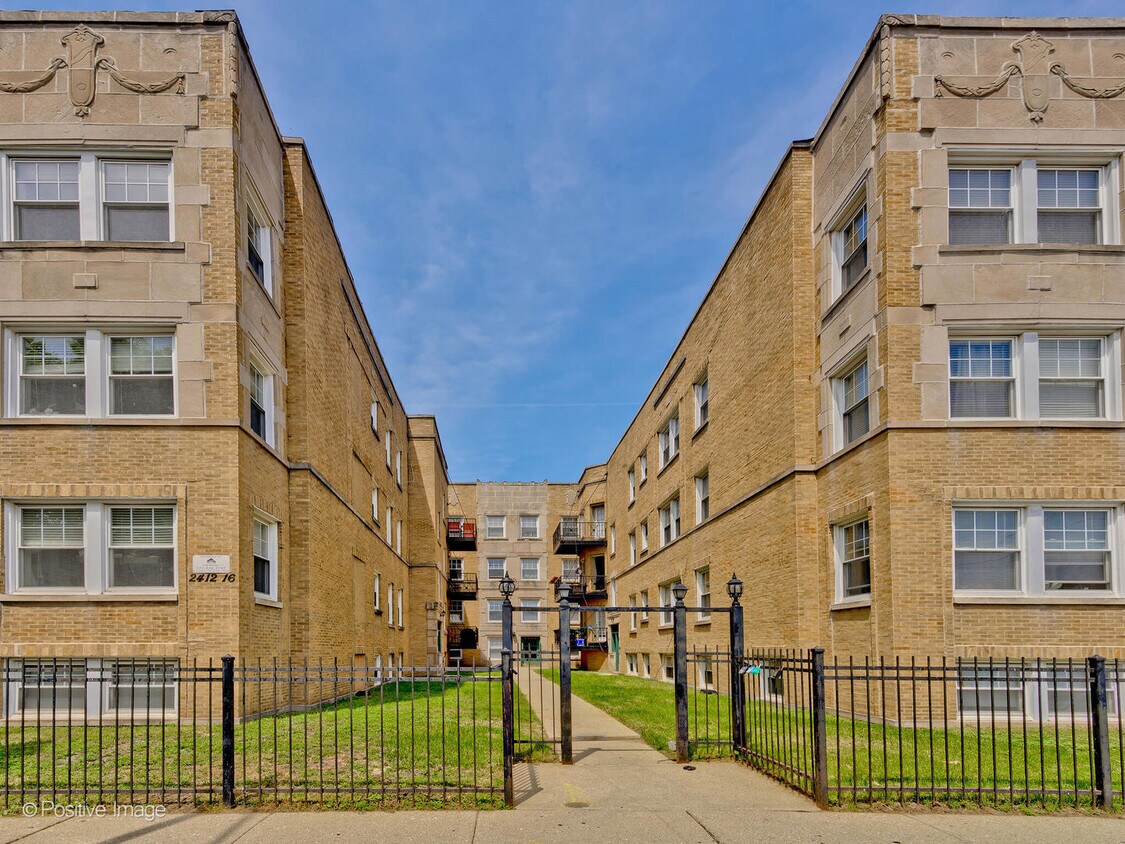 Foto principal - 2416 W Bryn Mawr Ave