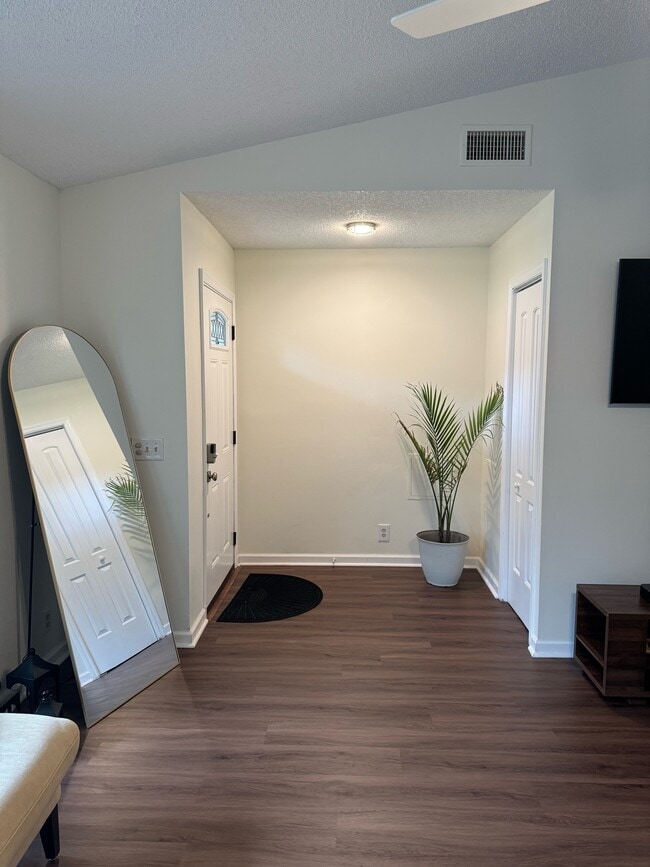 Entrance - 112 Woodvalley Dr