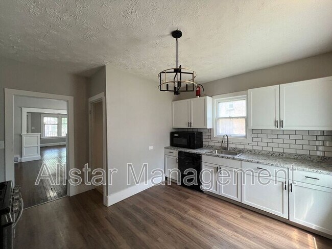Foto del edificio - 8203 Denison Ave