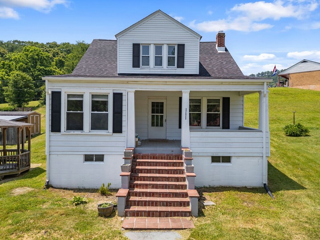 Primary Photo - 4 bedroom home in Rich Creek!