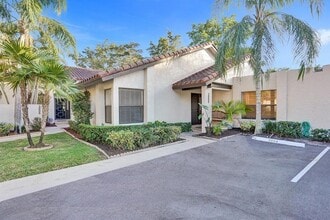Building Photo - 3008 Lakeshore Dr