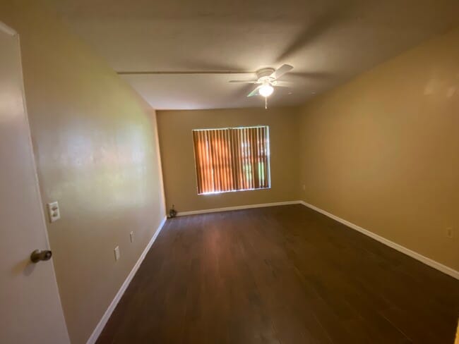 Building Photo - 4302 Santa Barbara Blvd S