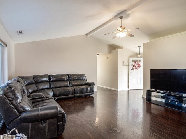 Foto del edificio - 1563 S Oakdale Ave