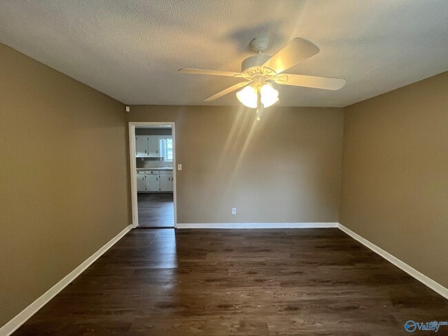 Foto del edificio - 726 Larkwood Cir SW