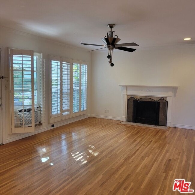 Foto del edificio - 2781 N Bellflower Blvd