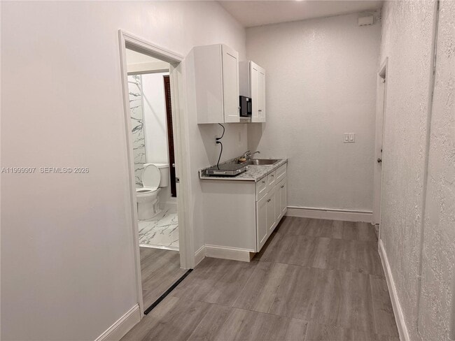 Foto del edificio - 2804 NW 7th Ct