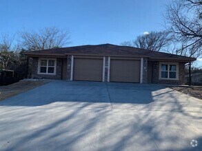 Building Photo - 122 Turnbo Rd