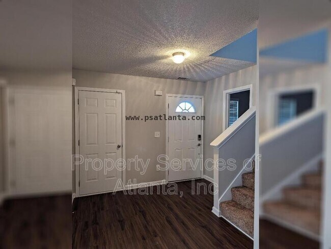 Foto del edificio - 7805 Newbury Dr