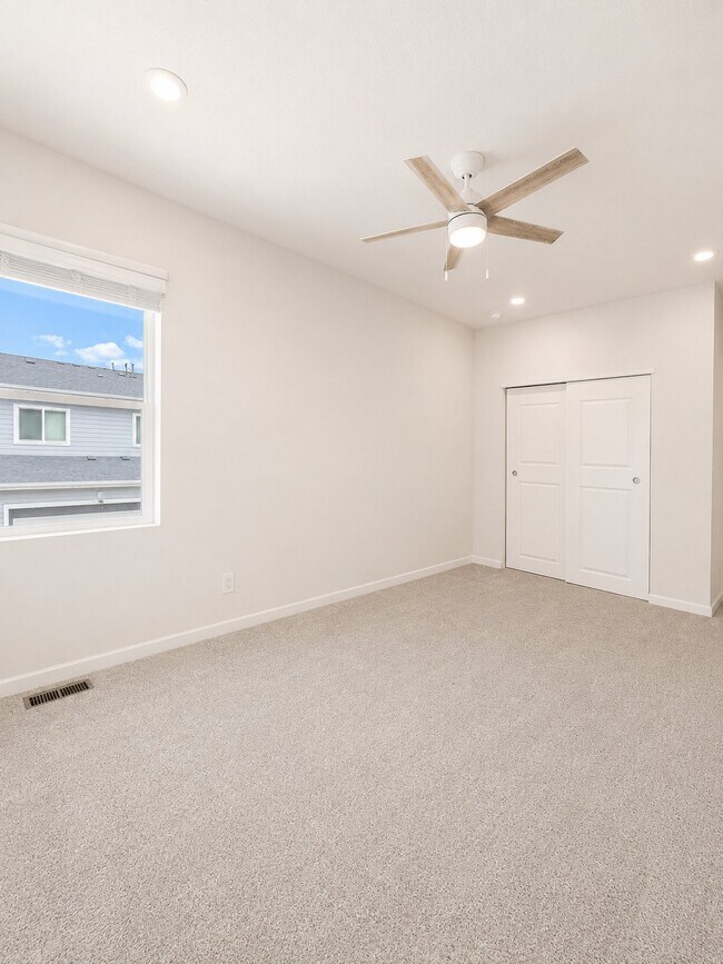 Foto del edificio - 8054 Sterling Ranch Ave