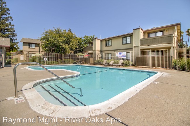 Building Photo - 4930 College Oak Dr